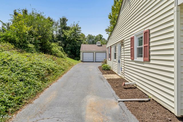207 Dogwood Lane, Johnson City, TN 37604