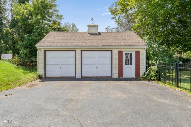 207 Dogwood Lane, Johnson City, TN 37604