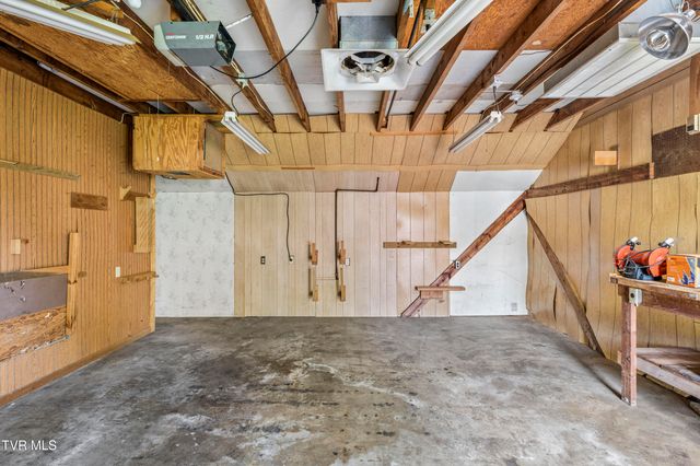 207 Dogwood Lane, Johnson City, TN 37604