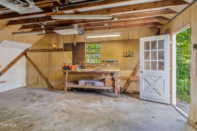207 Dogwood Lane, Johnson City, TN 37604