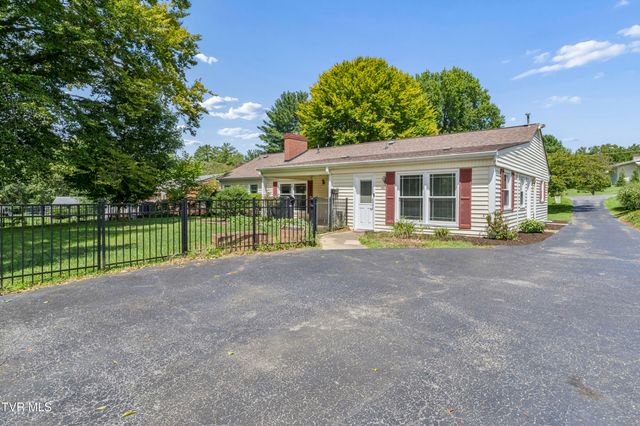 207 Dogwood Lane, Johnson City, TN 37604