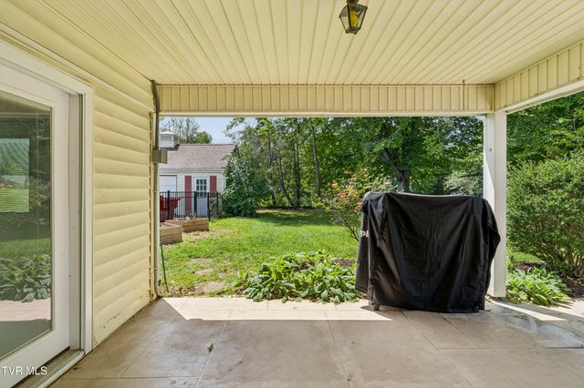207 Dogwood Lane, Johnson City, TN 37604
