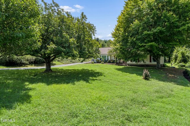 207 Dogwood Lane, Johnson City, TN 37604