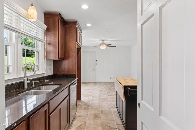 207 Dogwood Lane, Johnson City, TN 37604