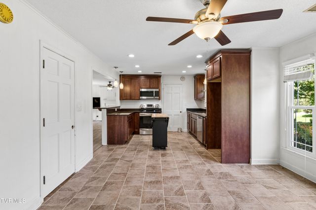 207 Dogwood Lane, Johnson City, TN 37604