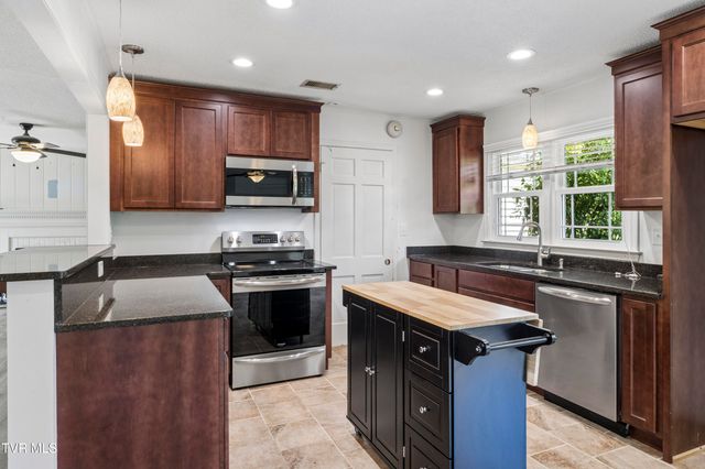 207 Dogwood Lane, Johnson City, TN 37604