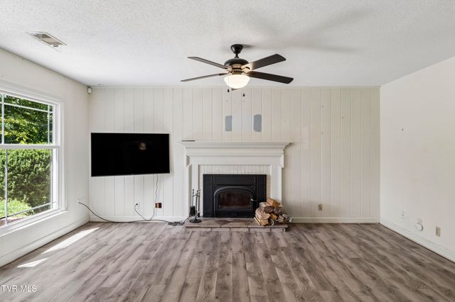 207 Dogwood Lane, Johnson City, TN 37604