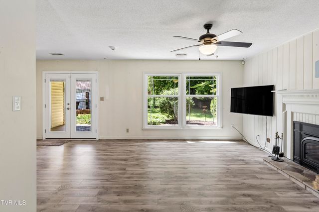 207 Dogwood Lane, Johnson City, TN 37604