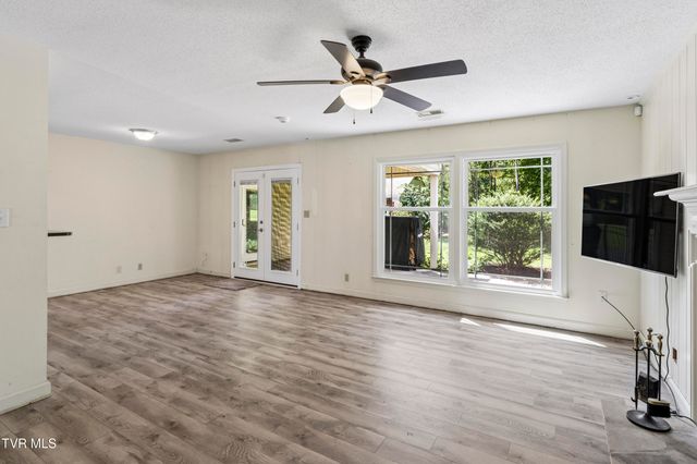 207 Dogwood Lane, Johnson City, TN 37604