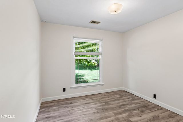 207 Dogwood Lane, Johnson City, TN 37604