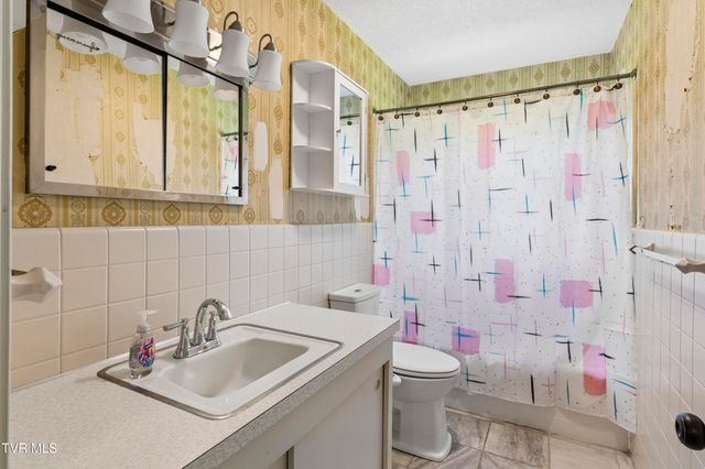 207 Dogwood Lane, Johnson City, TN 37604