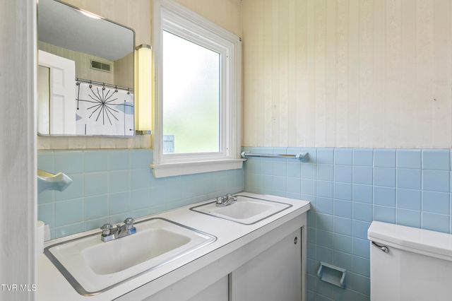 207 Dogwood Lane, Johnson City, TN 37604