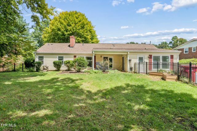 207 Dogwood Lane, Johnson City, TN 37604
