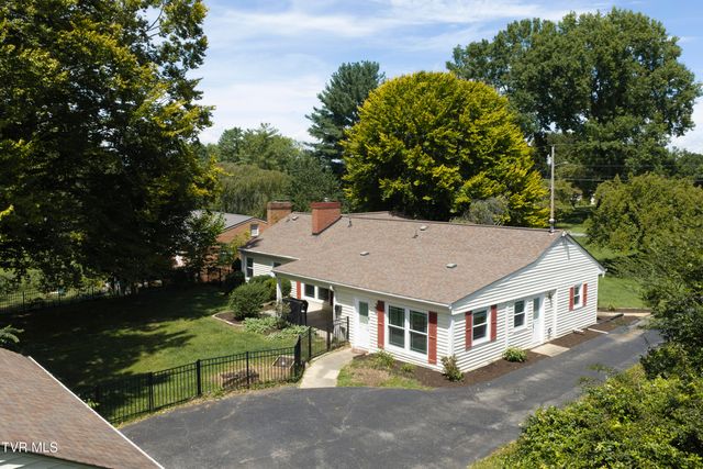 207 Dogwood Lane, Johnson City, TN 37604