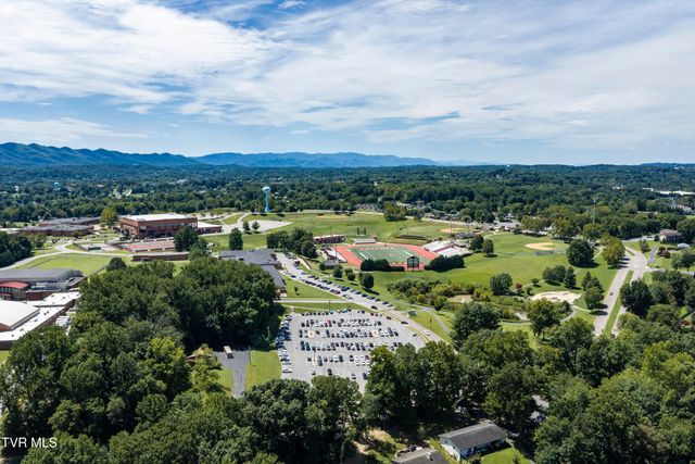 207 Dogwood Lane, Johnson City, TN 37604