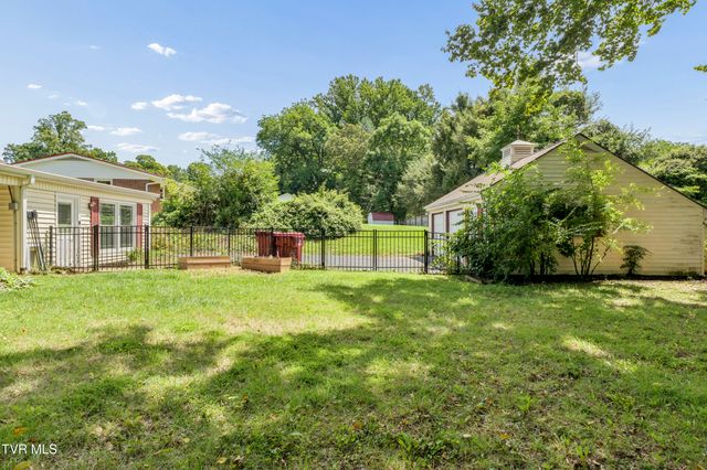 207 Dogwood Lane, Johnson City, TN 37604