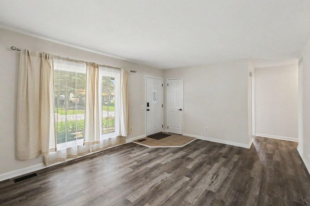 9155 Satelite Drive, White Lake, MI 48386