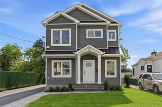 13 Evelyn Avenue, Westbury, NY 11590
