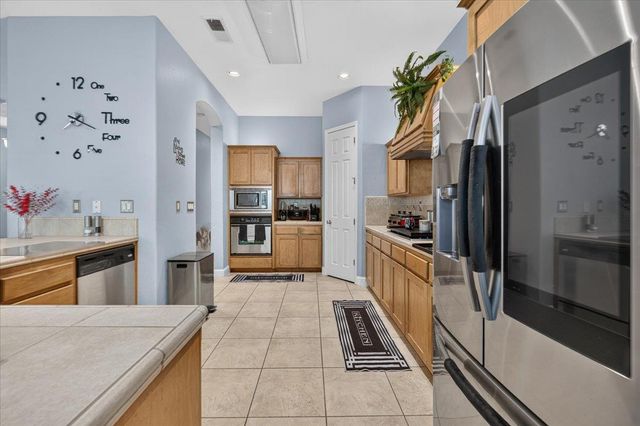 6580 W Wrenwood Lane, Fresno, CA 93723
