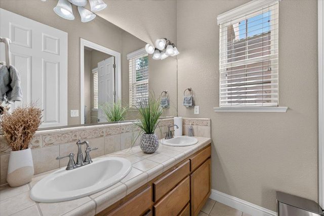 6580 W Wrenwood Lane, Fresno, CA 93723
