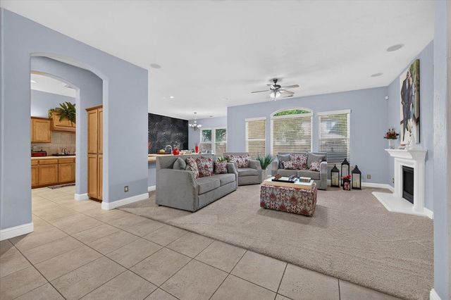 6580 W Wrenwood Lane, Fresno, CA 93723