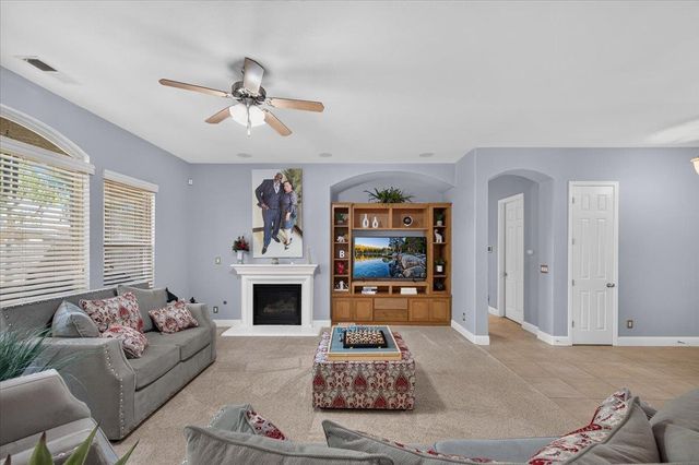 6580 W Wrenwood Lane, Fresno, CA 93723