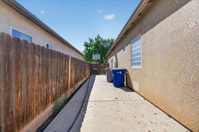 6580 W Wrenwood Lane, Fresno, CA 93723