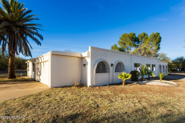 1714 W Meadow Hills Drive, Nogales, AZ 85621