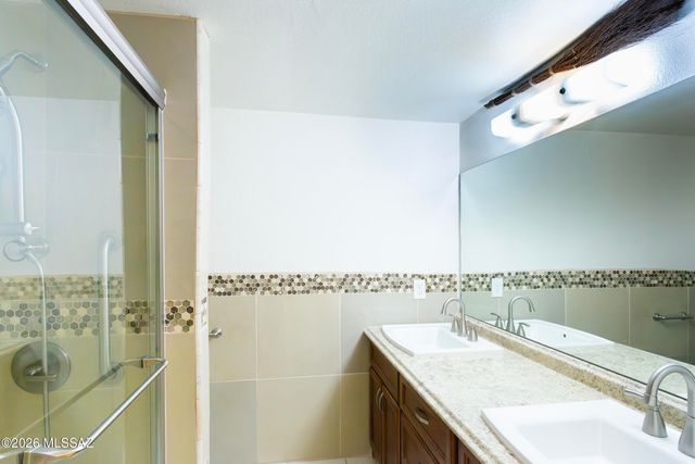 1714 W Meadow Hills Drive, Nogales, AZ 85621