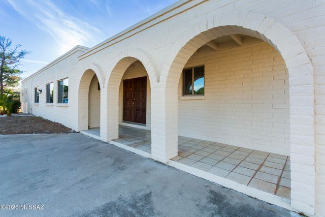 1714 W Meadow Hills Drive, Nogales, AZ 85621