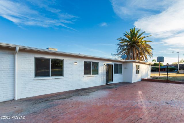 1714 W Meadow Hills Drive, Nogales, AZ 85621