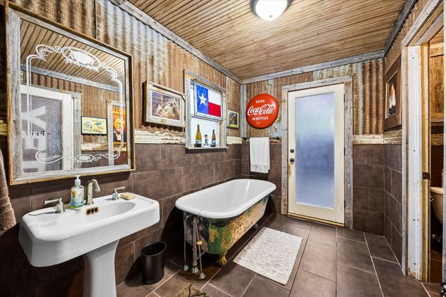 1025 W Main Street, Waxahachie, TX 75165