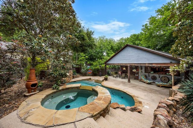 1025 W Main Street, Waxahachie, TX 75165