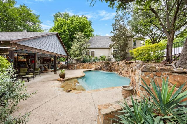 1025 W Main Street, Waxahachie, TX 75165