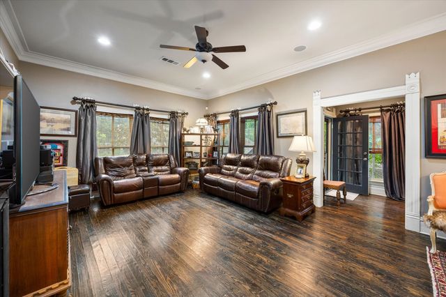 1025 W Main Street, Waxahachie, TX 75165