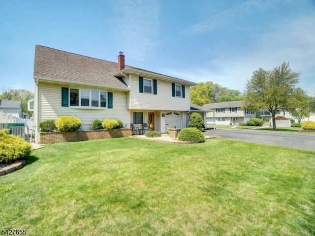 26 Epping Dr, Kenilworth Boro, NJ 07033