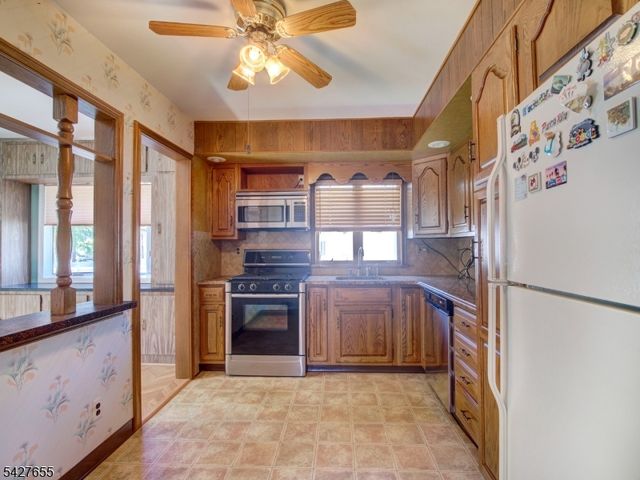 26 Epping Dr, Kenilworth Boro, NJ 07033