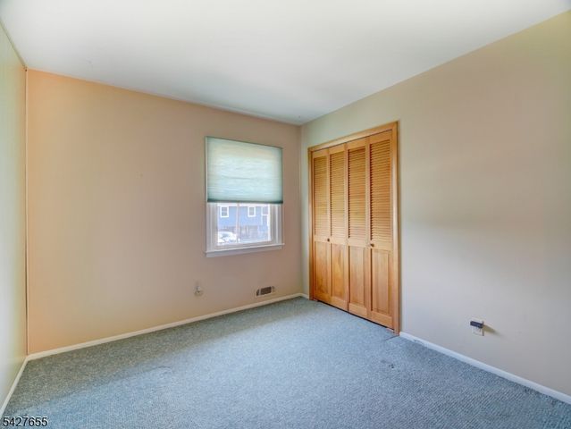 26 Epping Dr, Kenilworth Boro, NJ 07033