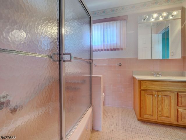 26 Epping Dr, Kenilworth Boro, NJ 07033