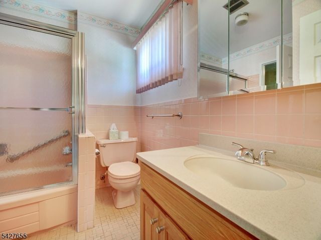 26 Epping Dr, Kenilworth Boro, NJ 07033