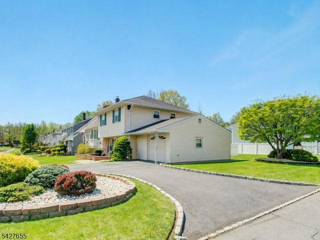 26 Epping Dr, Kenilworth Boro, NJ 07033