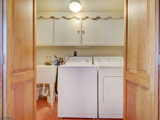 26 Epping Dr, Kenilworth Boro, NJ 07033