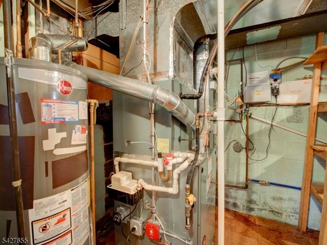 26 Epping Dr, Kenilworth Boro, NJ 07033