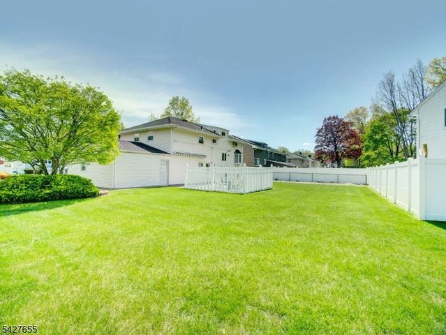 26 Epping Dr, Kenilworth Boro, NJ 07033