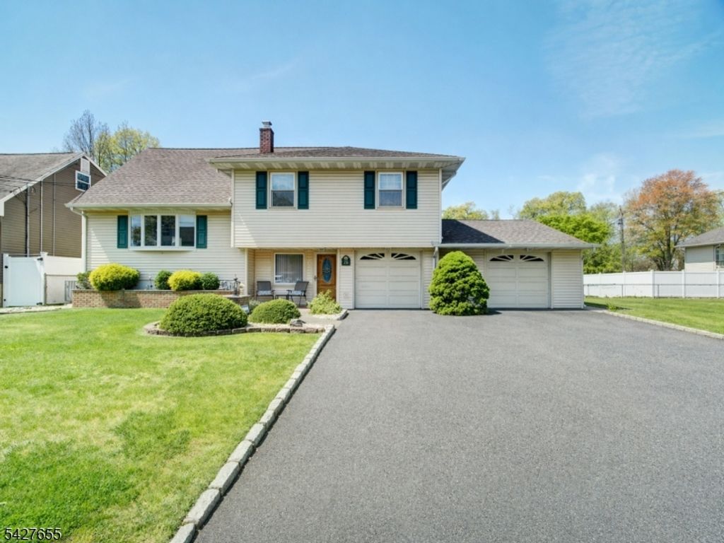 26 Epping Dr, Kenilworth Boro, NJ 07033