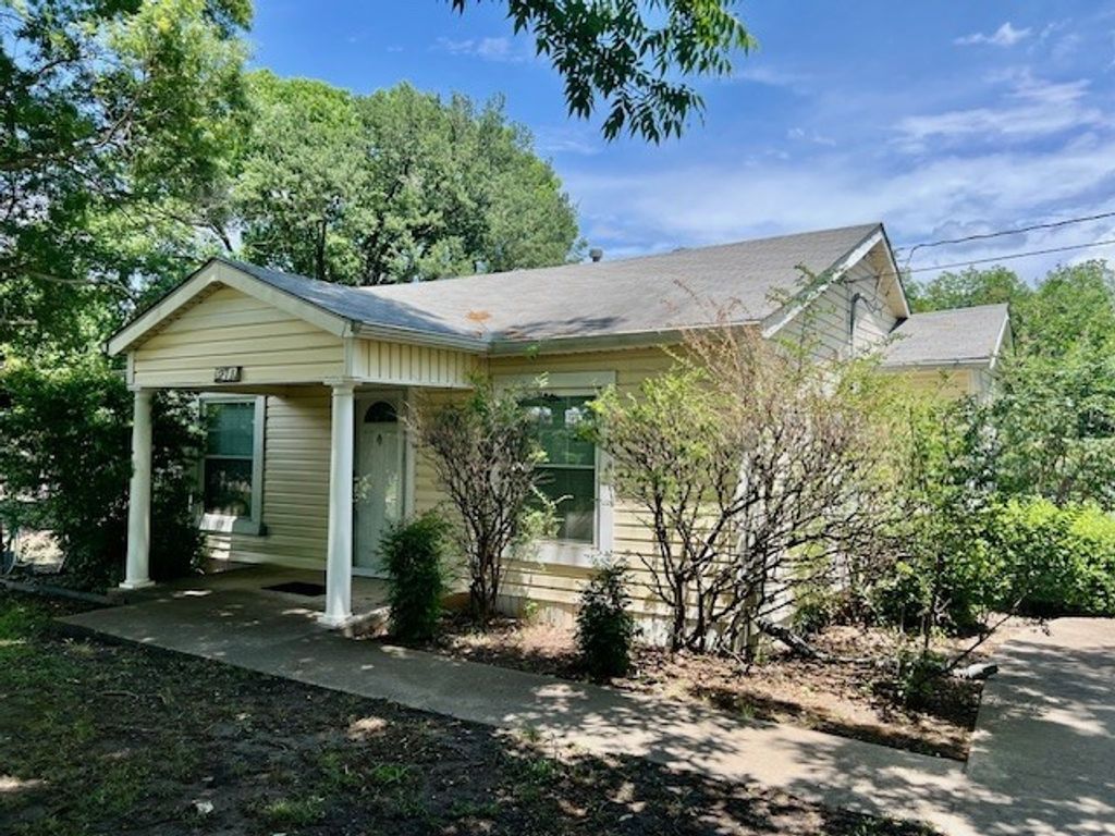 218 Wight Street, Roxton, TX 75477