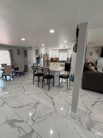 2404 Belvedere Ave, Bakersfield, CA 93304