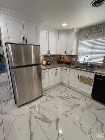 2404 Belvedere Ave, Bakersfield, CA 93304