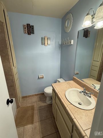 2404 Belvedere Ave, Bakersfield, CA 93304