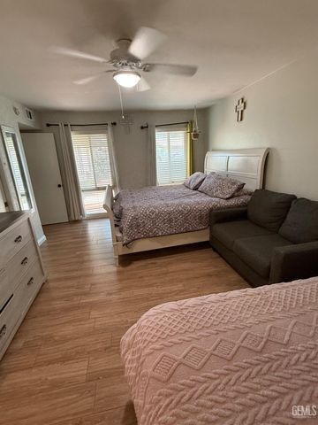 2404 Belvedere Ave, Bakersfield, CA 93304